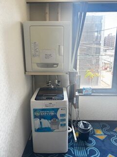 ２階　コインランドリー（乾燥機・洗濯機）